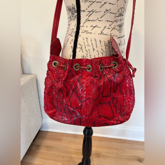 Laurent Mercadal red snakeskin drawstring bucket bag - Picture 2 of 12